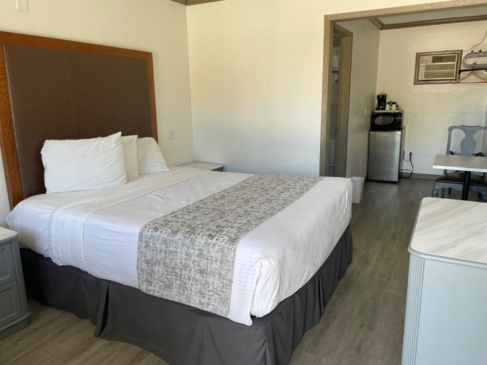 Bedroom 3, Bishop Inn, Inyo