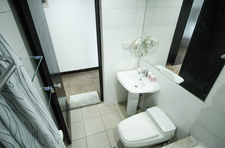 Bathroom, Lancaster Hotel by Central Flats, Mandaluyong