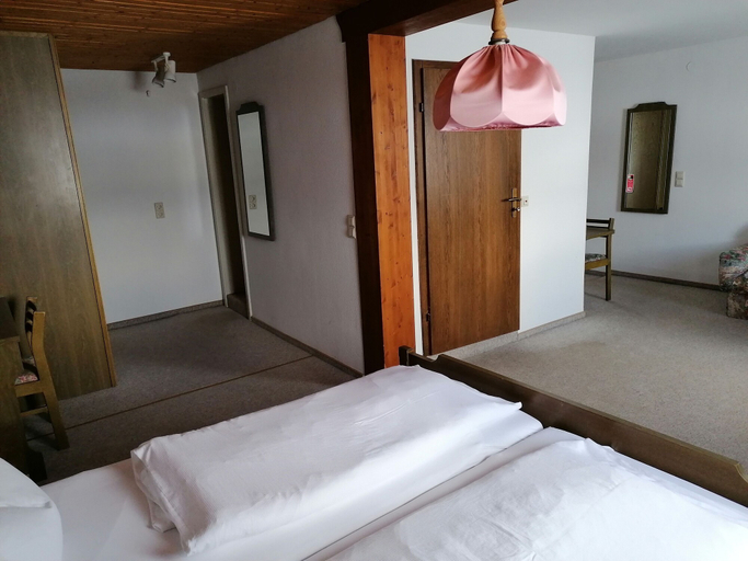 Bedroom 2, Gasthof Kreuz am Escheck, Schwarzwald-Baar-Kreis