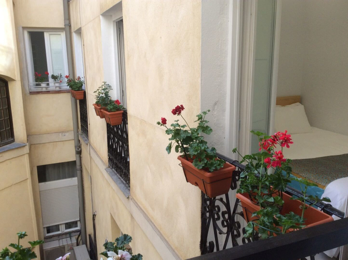 Others 5, Hostal Palacio Luna, Madrid