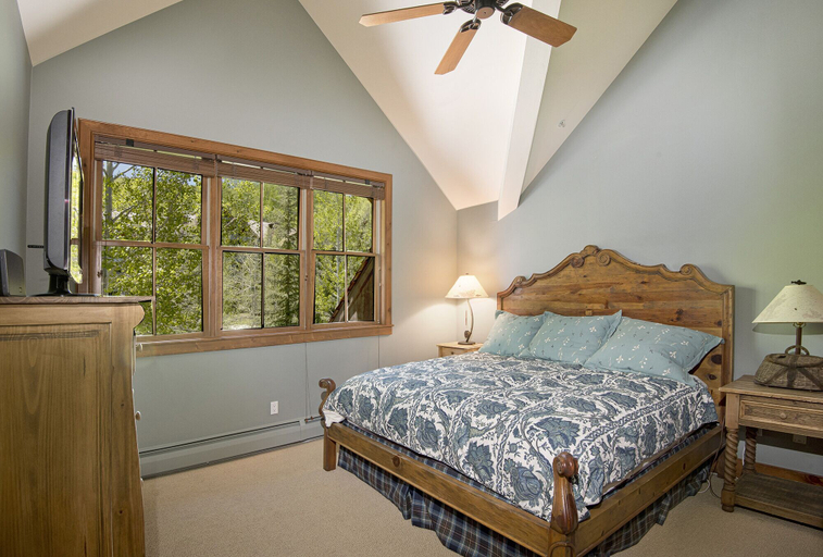 Bedroom 2, Luxury Penthouse at Bear Paw Lodge, Eagle