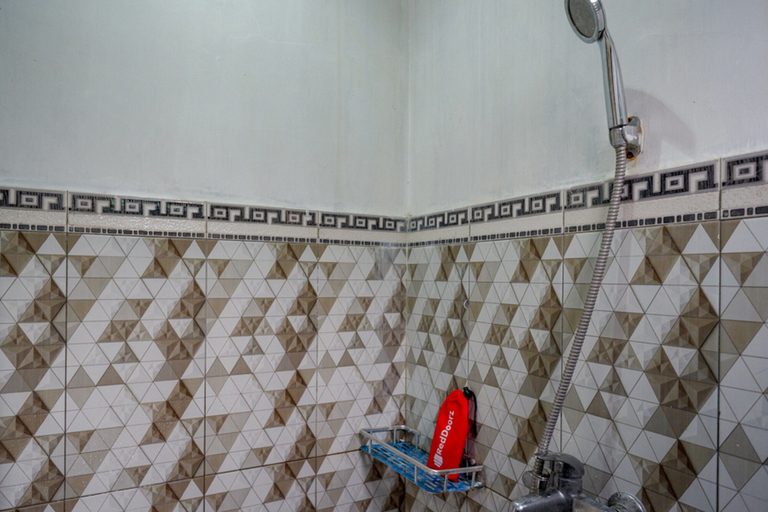 Bathroom 3, RedDoorz @ Gerbang Dieng Plateau Area, Wonosobo