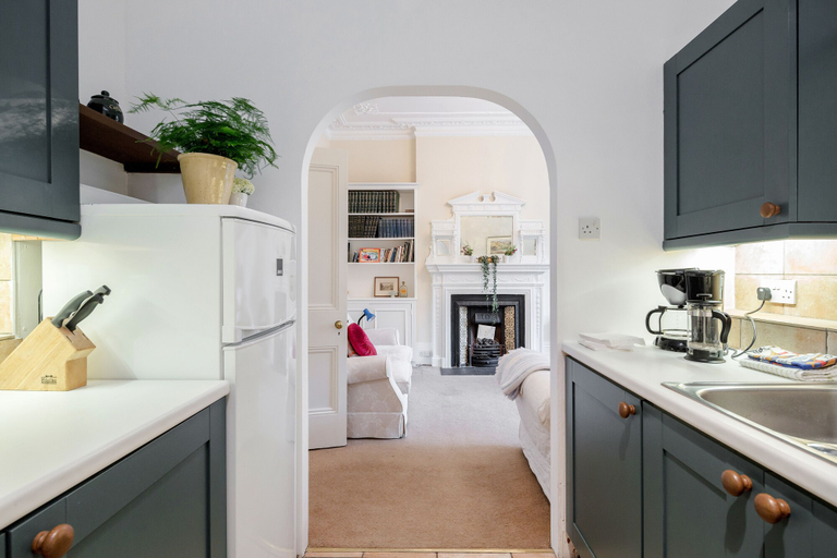 Others 5, Charming Grand One bedroom, London