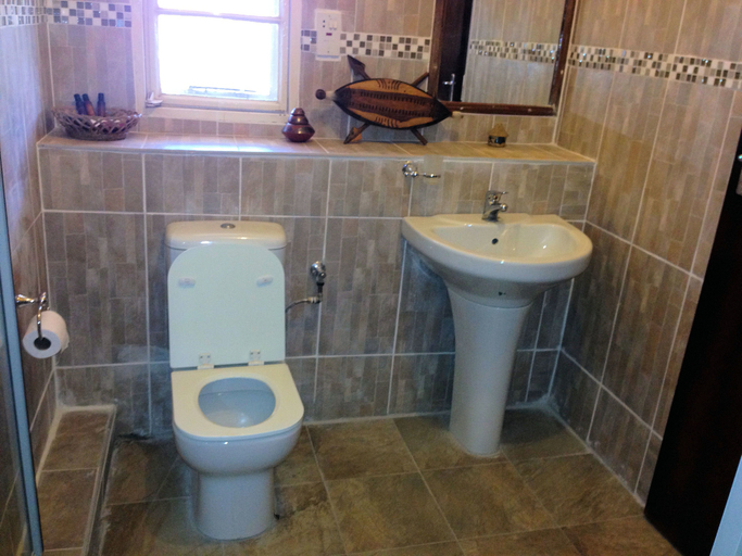 Bathroom 4, Selborne Hotel, Bulawayo