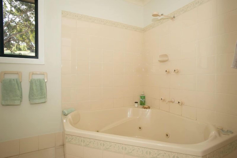 Bathroom, Riesling Country Cottages, Clare and Gilbert Valleys