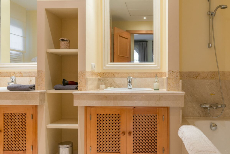 Bathroom, Resort Villas Andalucia, Cádiz
