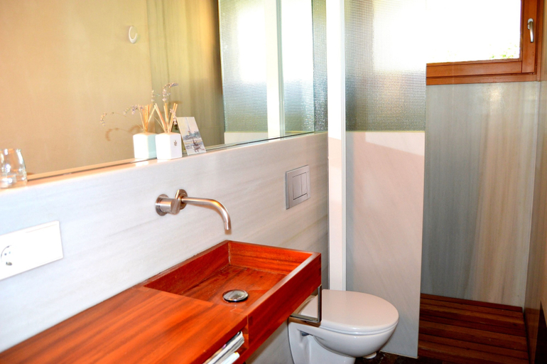 Bathroom 4, Santa Monica Holiday House, Girona