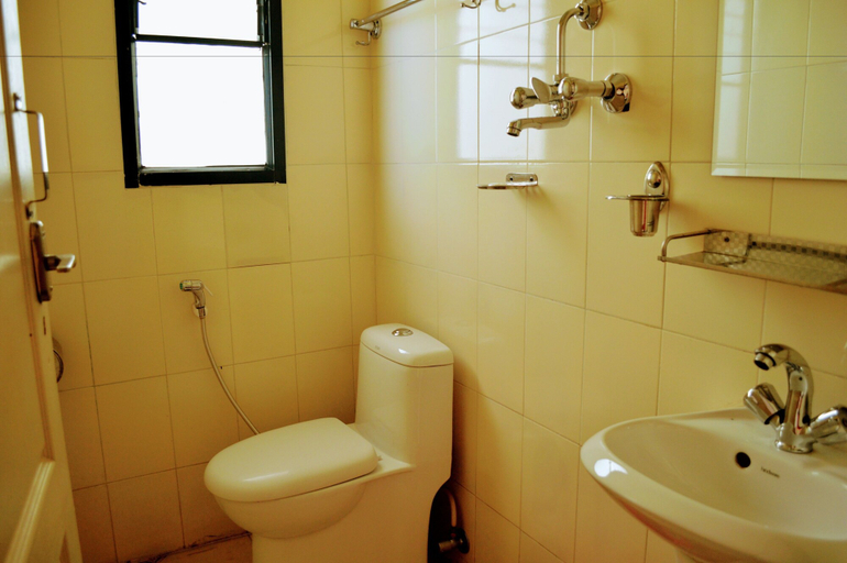 Bathroom, Zambala Halesi Resort, Sagarmatha