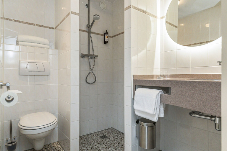Bathroom 4, Hotel Restaurant Victoria, Bergen