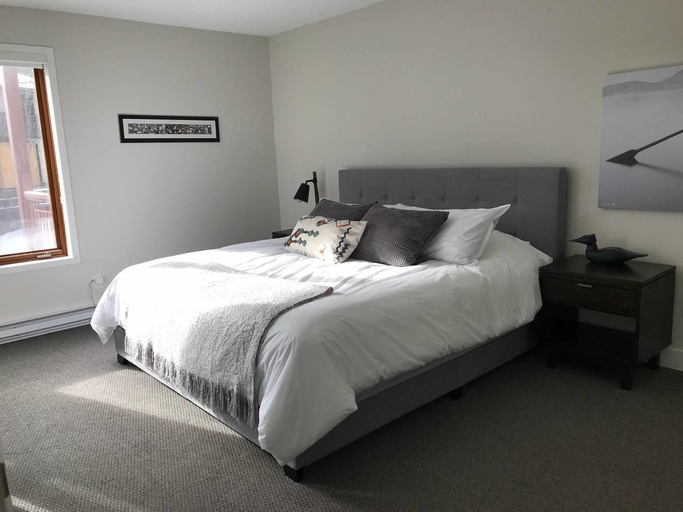 Room 4, Huge 3 Bedroom Condo with a View, Les Laurentides