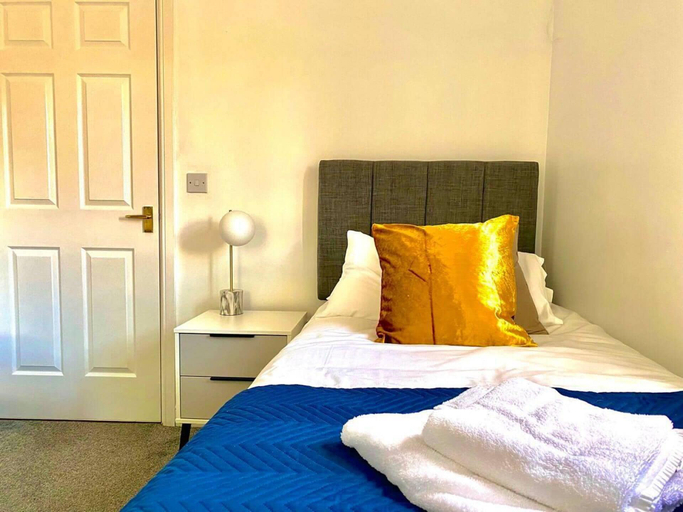 Others 3, Immaculate 3-bedroom House in Milton Keynes, Milton Keynes