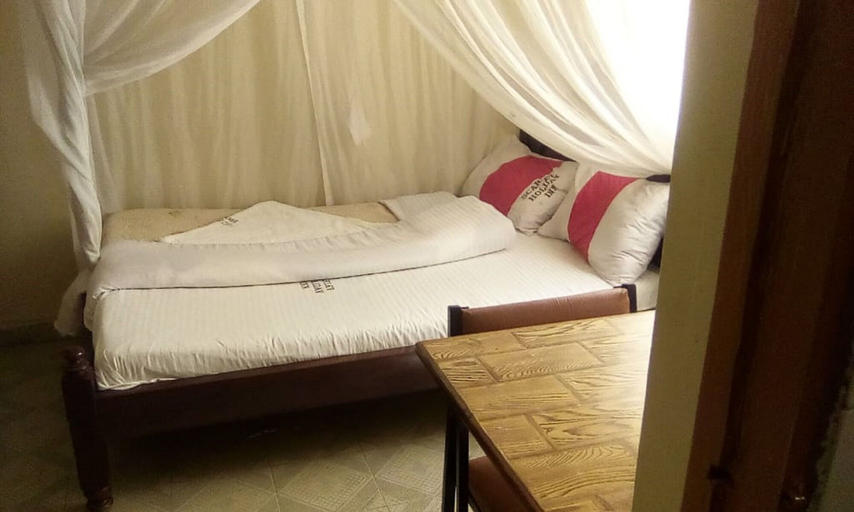 Bedroom 5, Scarlet Holiday Inn, Nakuru Town East