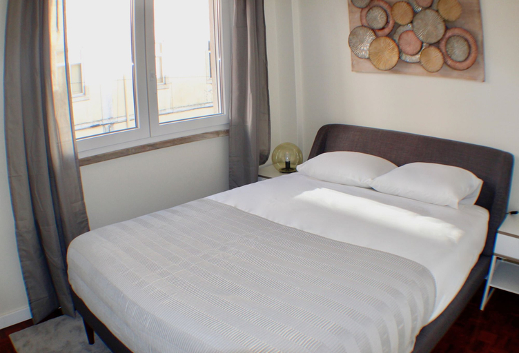 Bedroom 3, Apartment Balcony and River View in Alfama, Lisbon