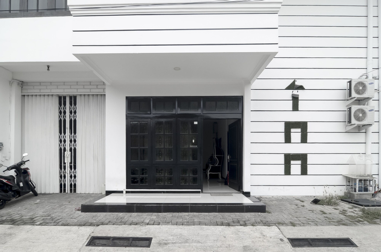Exterior & Views 2, RedDoorz near Poncol Station, Semarang