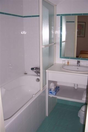 Bathroom 4, Hotel du Donjon, Charente-Maritime