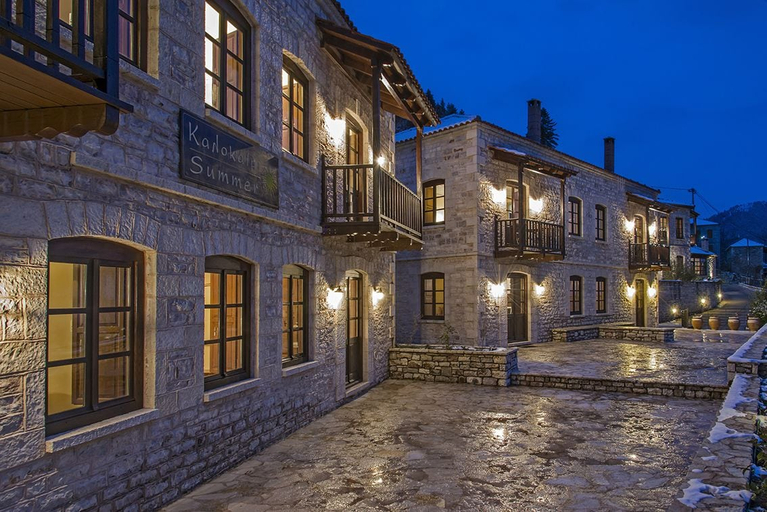 Exterior & Views