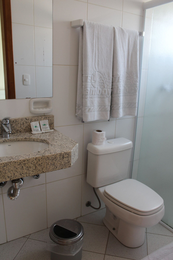 Bathroom 3, Hotel Flamboyant, Itaquaquecetuba