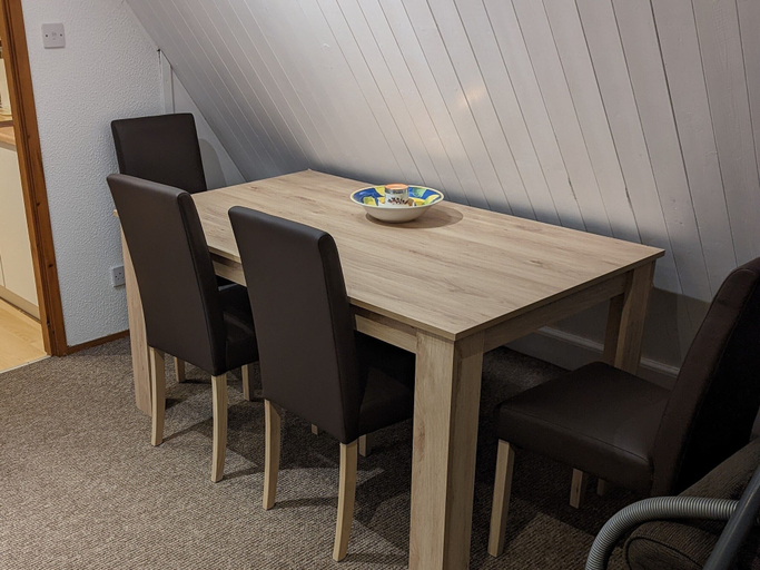 Others 4, Chalet-sleeps6-parking-garden-pool, Kent