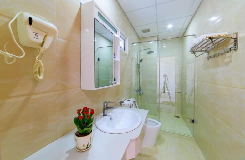 Bathroom, Lien Son Hotel Da Lat, Đà Lạt