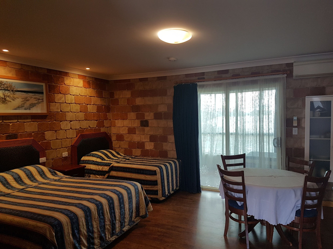 Others 5, The Golfers Inn, Tenterfield