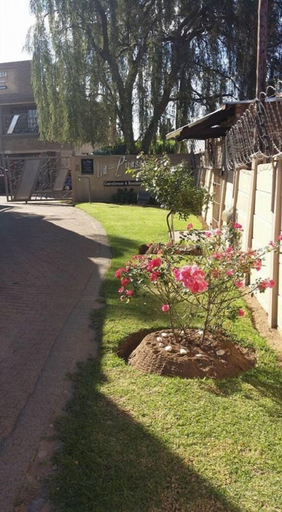 Exterior & Views 2, La Picasso Guesthouse, Gert Sibande