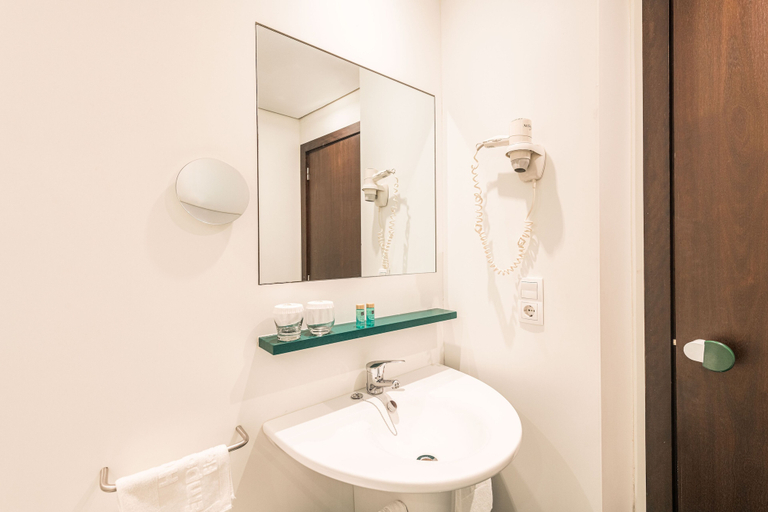 Bathroom 4, Hotel Empordà, Girona