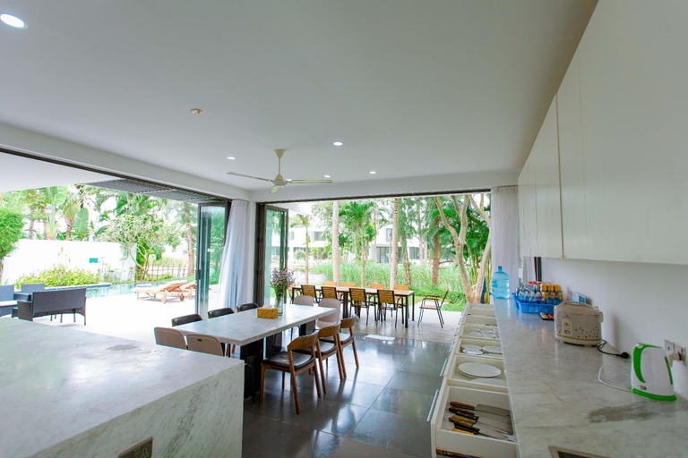 Food & Drinks 5, Villa 5 Bedrooms Private Pool Sanctuary Ho Tram, Ho Chi Minh City