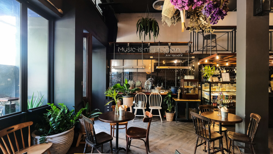 Food & Drinks 5, Iron32 Hotel, Muang Chiang Mai