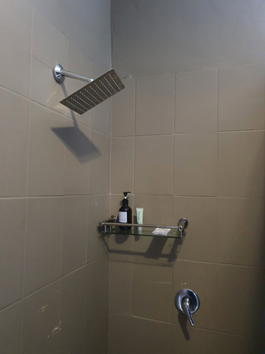 Bathroom 4, Serendib Suites & Conference Center, Blantyre City
