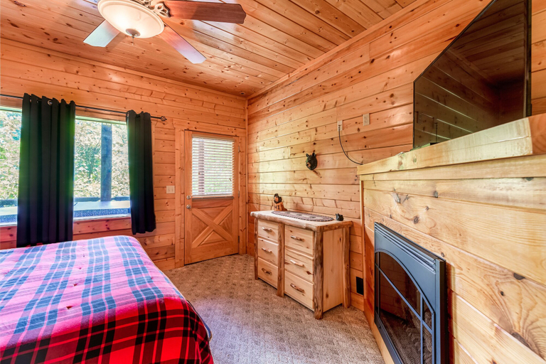 Bedroom 2, Bear Essentials Lodge, Sevier