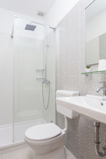 Bathroom 3, Apartments & Rooms Alagic, Makarska