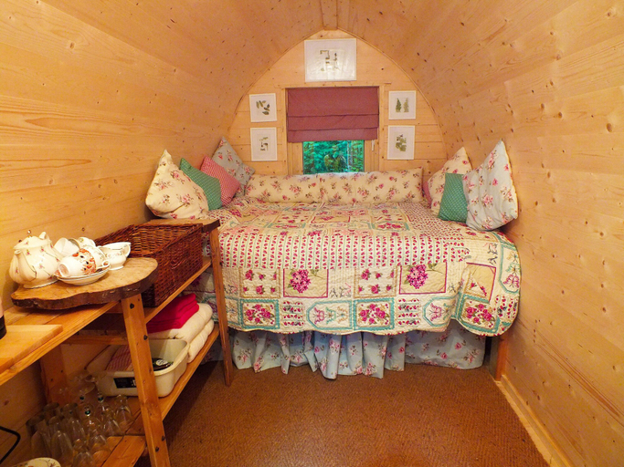 Bedroom 2, Hollington Park Glamping, Hampshire