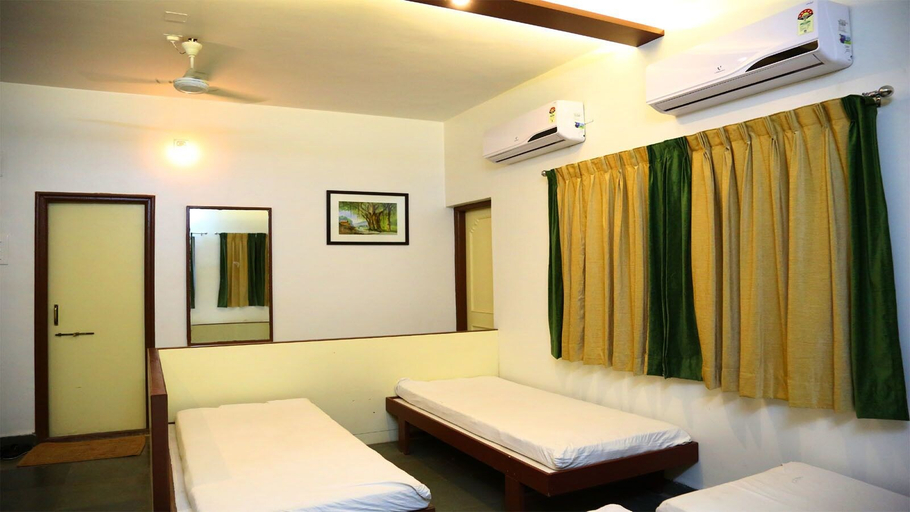 Bedroom 2, Dhanashree Hospitality - Bar,Restaurant & Lodging, Solapur