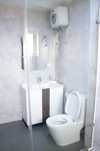 Bathroom 4, Earl Heights Suites Hotel, Accra