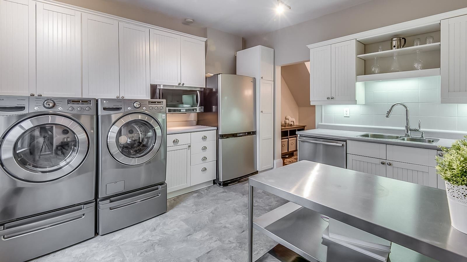 Others 5, Applewood Suites - Danforth Avenue, Toronto