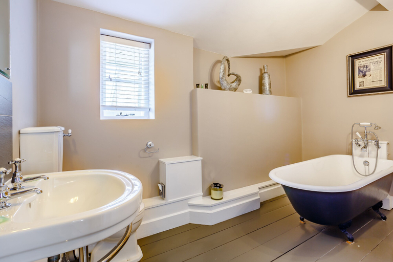 Bathroom 4, Broadrock, Gloucestershire