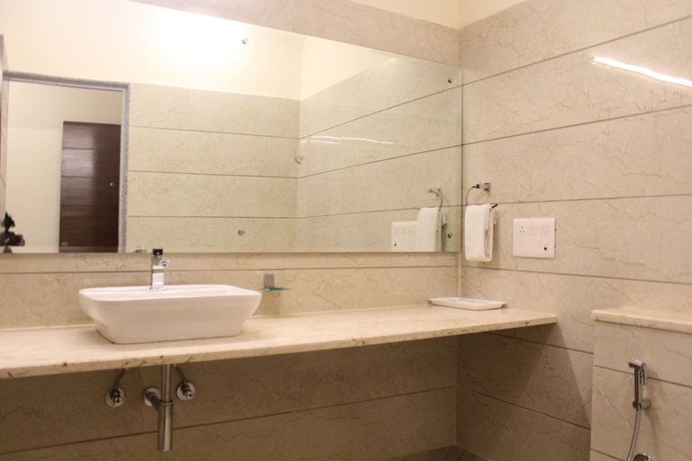 Bathroom 3, Royal Residence Iffco Chowk, Gurgaon