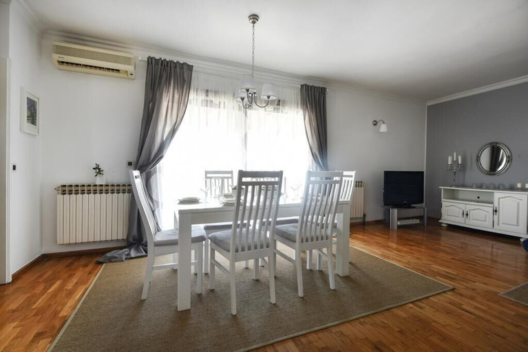 Others 5, Villa Matea, Nin
