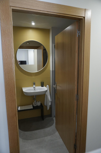 Bathroom 4, Lumen Place, Lugo
