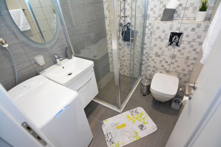 Bathroom 2, Apartment Small Oasis
