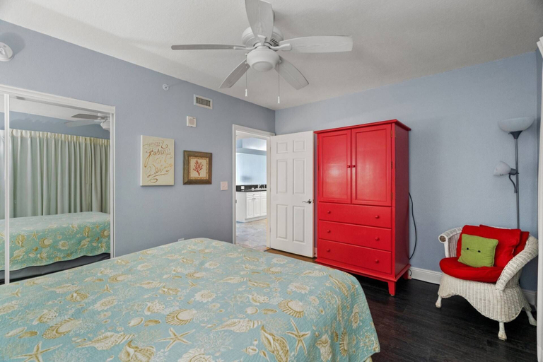 Bedroom 4, Emerald Beach Resort by iTrip Panama City Beach, Bay