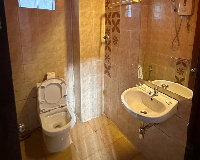 Bathroom 5, Archaic House, Siem Reap