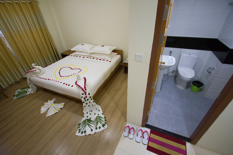 Bedroom 3, Bagan Shwe See Sein Hotel, Myingyan