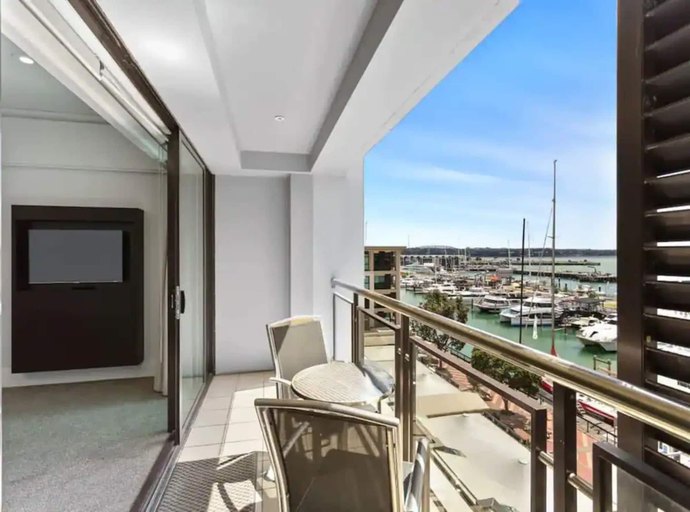 Others 4, Spacious Apartment On Akl Viaduct With Balcony!, Waitakere