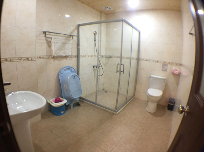Bathroom 3, Mulininn, Pingtung