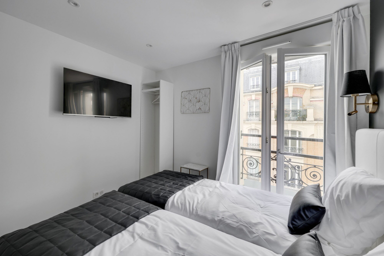Bedroom 4, Le Bellevue, Paris