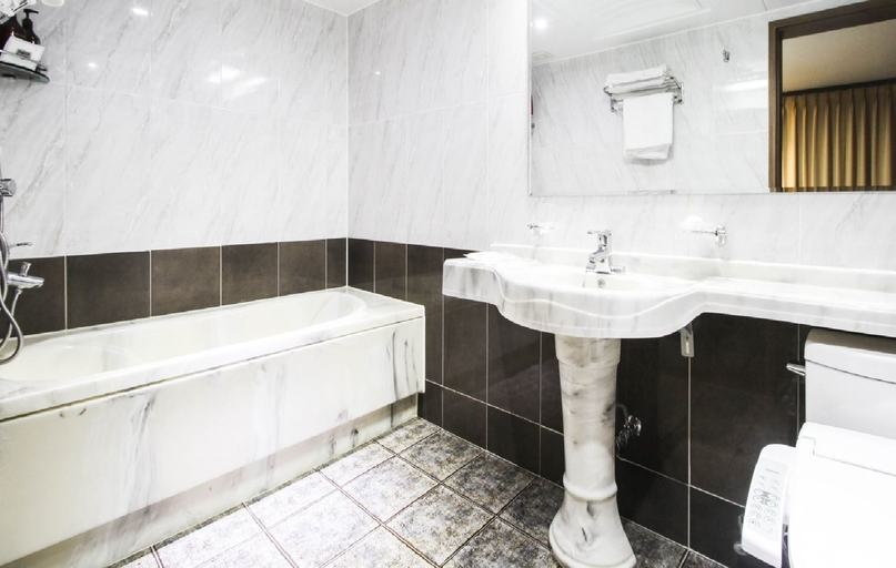Bathroom 4, Uljin Grand Hotel, Uljin