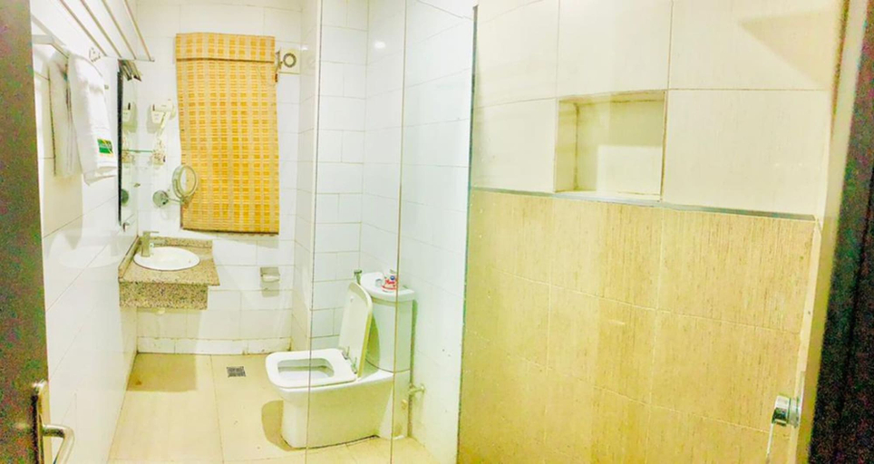 Bathroom 3, Oakspring Hotel & Luxury Suites, Shomolu