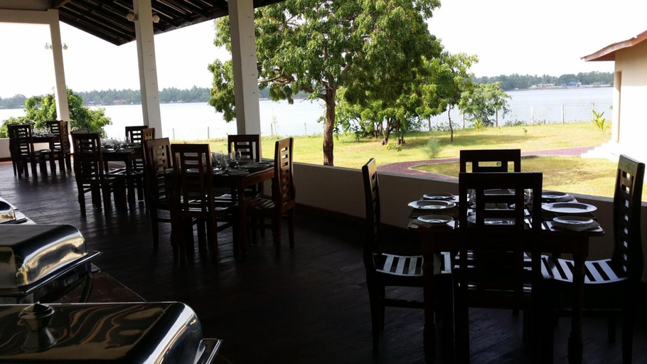 Food & Drinks 5, Hotel Naaval, Manmunai North