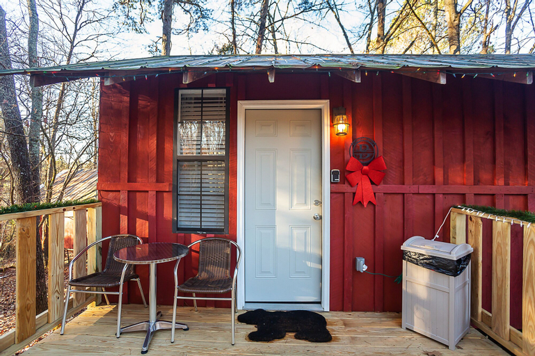 Exterior & Views 2, Yeti Cabin, Polk